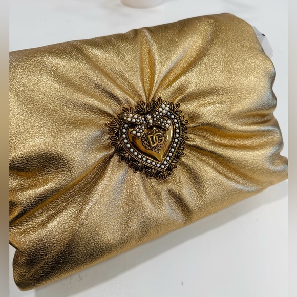 Dolce and Gabbana Medium foiled calfskin Devotion Soft Cluch Bag - Picture 15 of 16